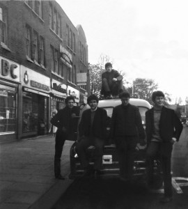 The Second Thoughts early 1964, Mickey Holmes, Patrick Campbell-Lyons, Vic Griffiths (on vehicle), Tony Duhig, Bill Hope