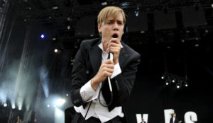 Howlin Pete of The Hives