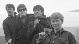 The Searchers, 1965. Left to right: Mike Pender, Chris Curtis, Frank Allen, John McNally (Credit: Jack de Nijs for Anefo - Nationaal Archief)