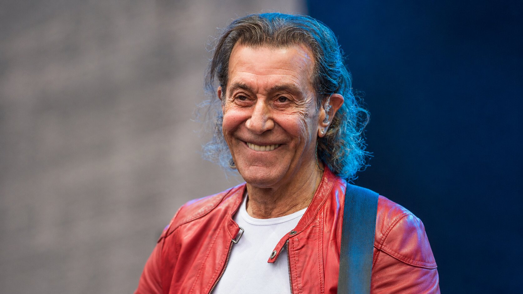 Albert Hammond (adapted from Foto: Stefan Brending, Lizenz: Creative Commons by-sa-3.0 de, CC BY-SA 3.0 de, https://commons.wikimedia.org/w/index.php?curid=42647302)