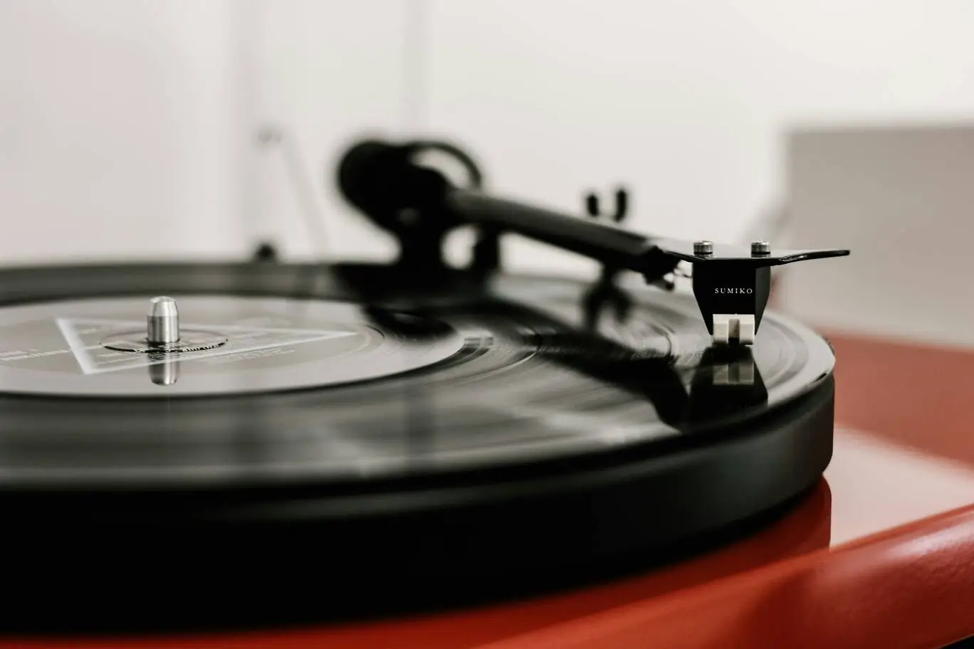 Record player vinyl - source Unsplash