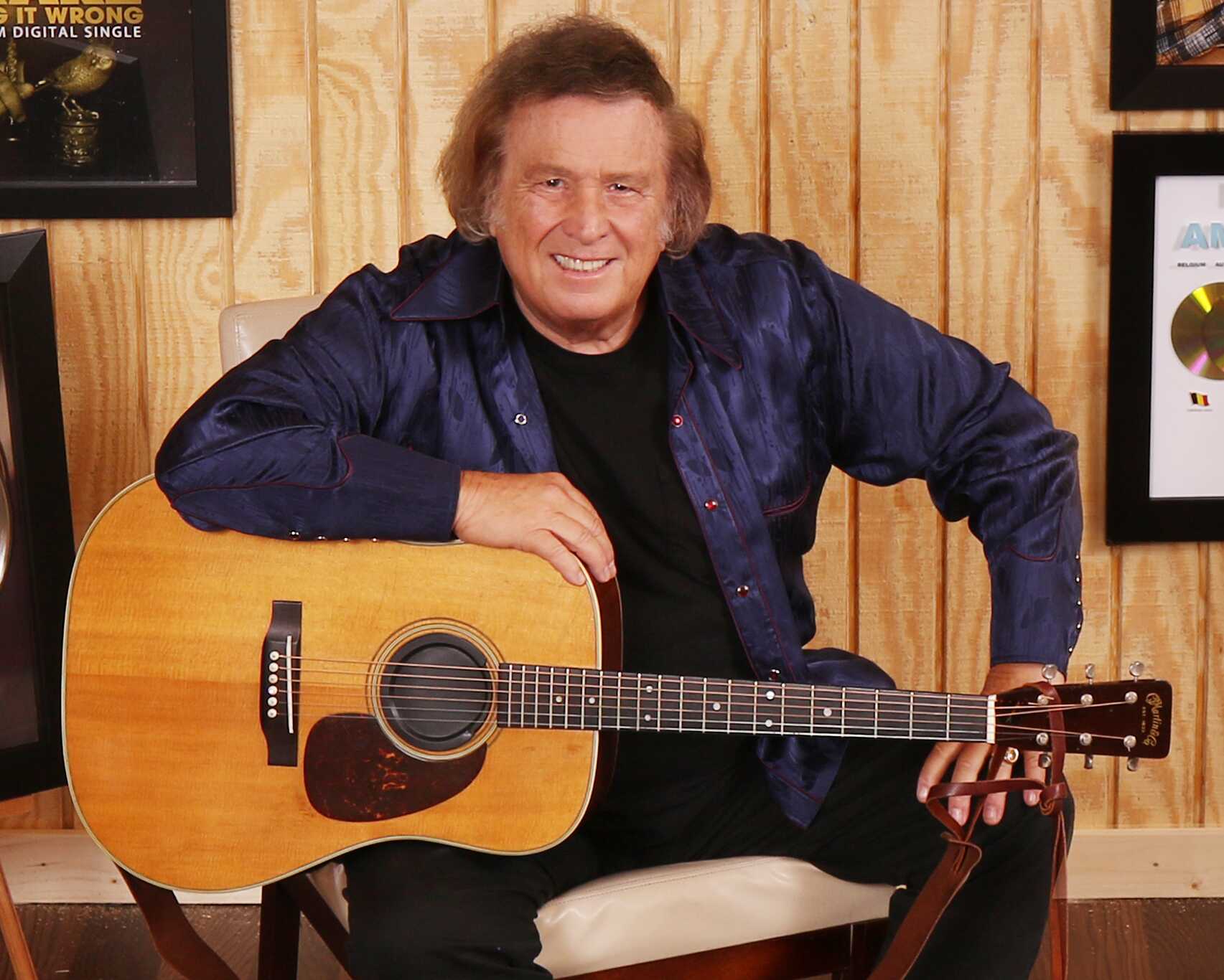 Don McLean with awards, October 2019, (By Jeremy Westby - Own work, CC BY-SA 4.0)