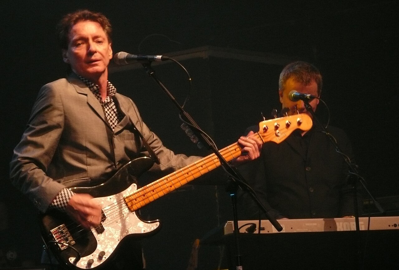 Bruce Foxton performing live with From the Jam at the Glasgow Carling Academy, 2007 (Credit: Brendan Murphy - creative commons)